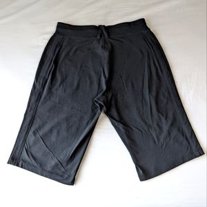 Lululemon Athletica Black Bermuda Shorts with Pockets Size 10